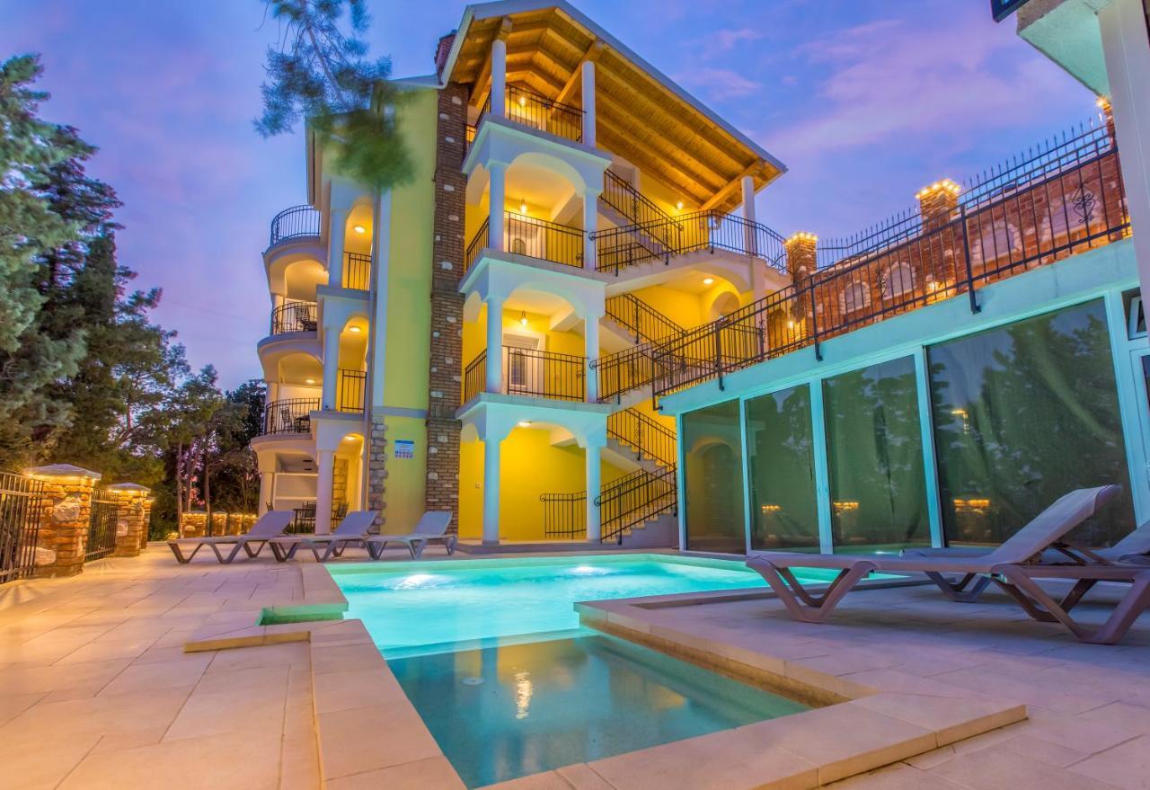 Palace Paulina Residence Novi Vinodolski Exterior photo